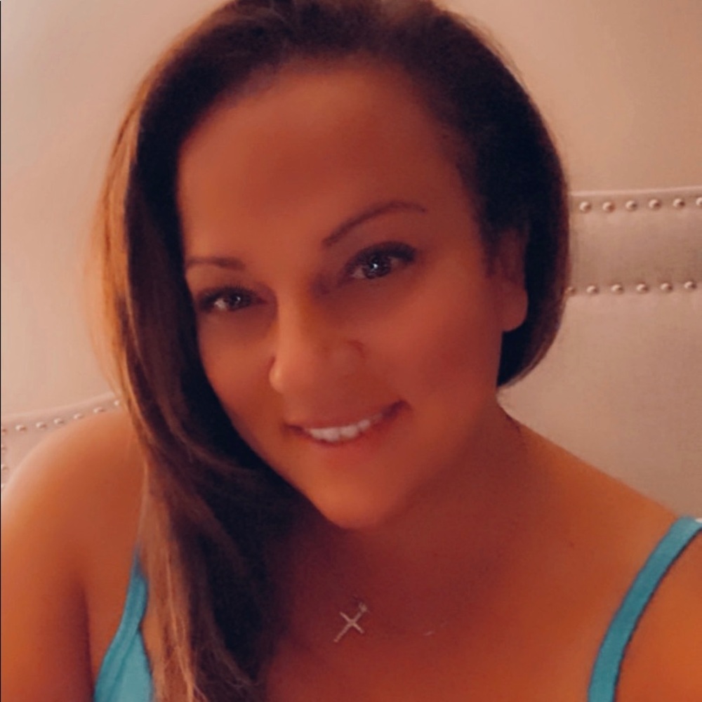 Meet your Posher, Dina